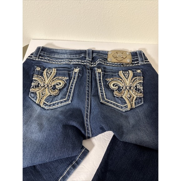 Miss Me 30 Mid Rise Boot Cut MV5182815D Fleur De Lis Embroidered Pocket W1 - Picture 4 of 6